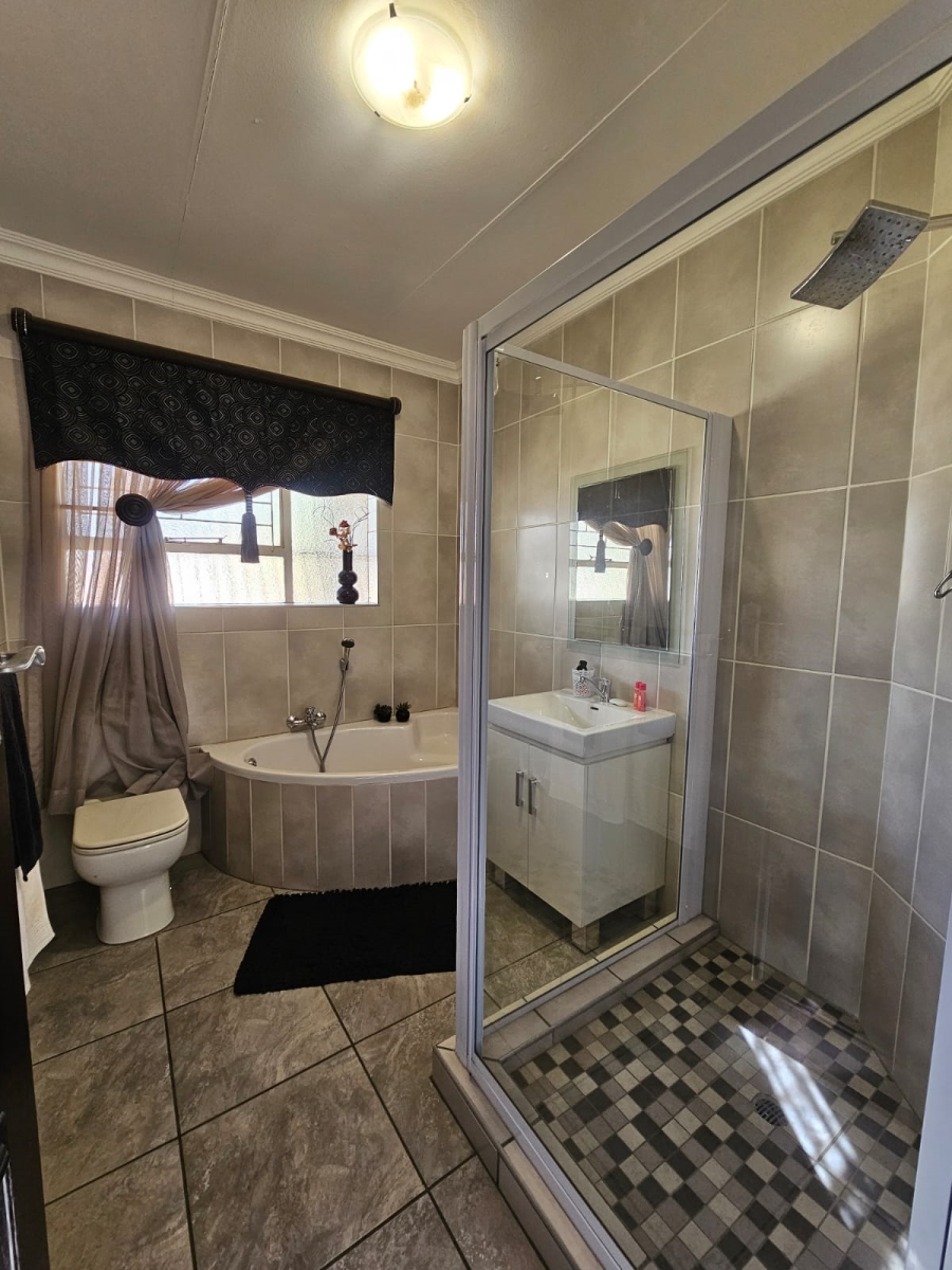 4 Bedroom Property for Sale in Jan Cillierspark Free State